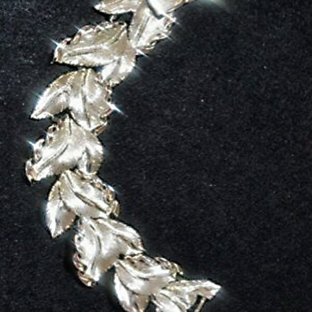 Lisner Silver Leaf Bracelet